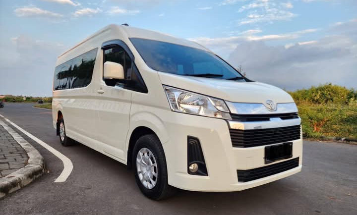 Hiace Premio Travel Premium Ponorogo - Renata Travel
