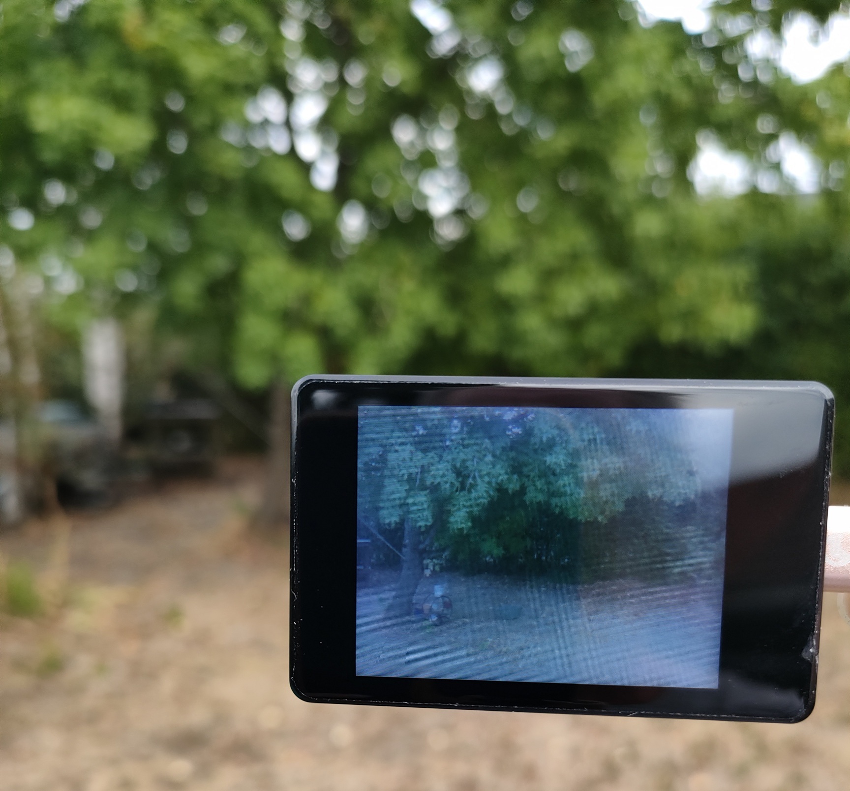 Émetteur SSTV PICO portable avec aperçu de la caméra sur l'écran tactile en extérieur