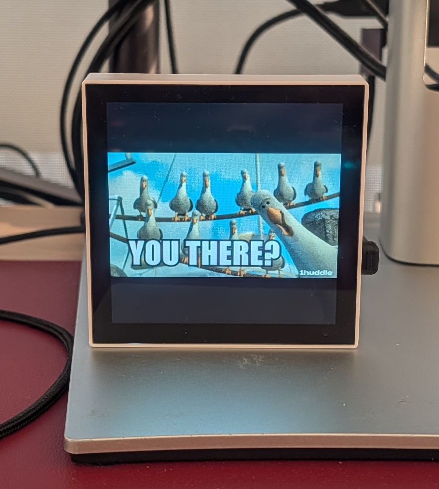 p3a playing a Giphy GIF
