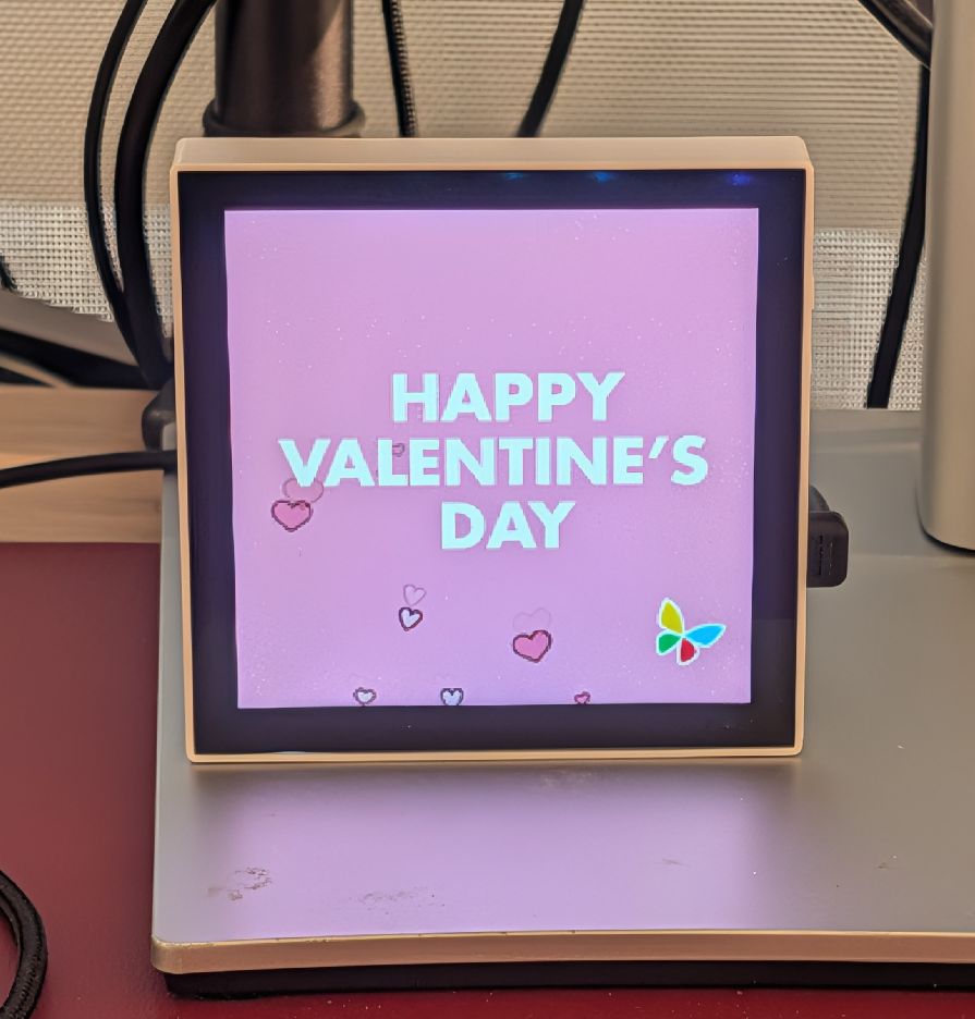 p3a playing a Giphy GIF
