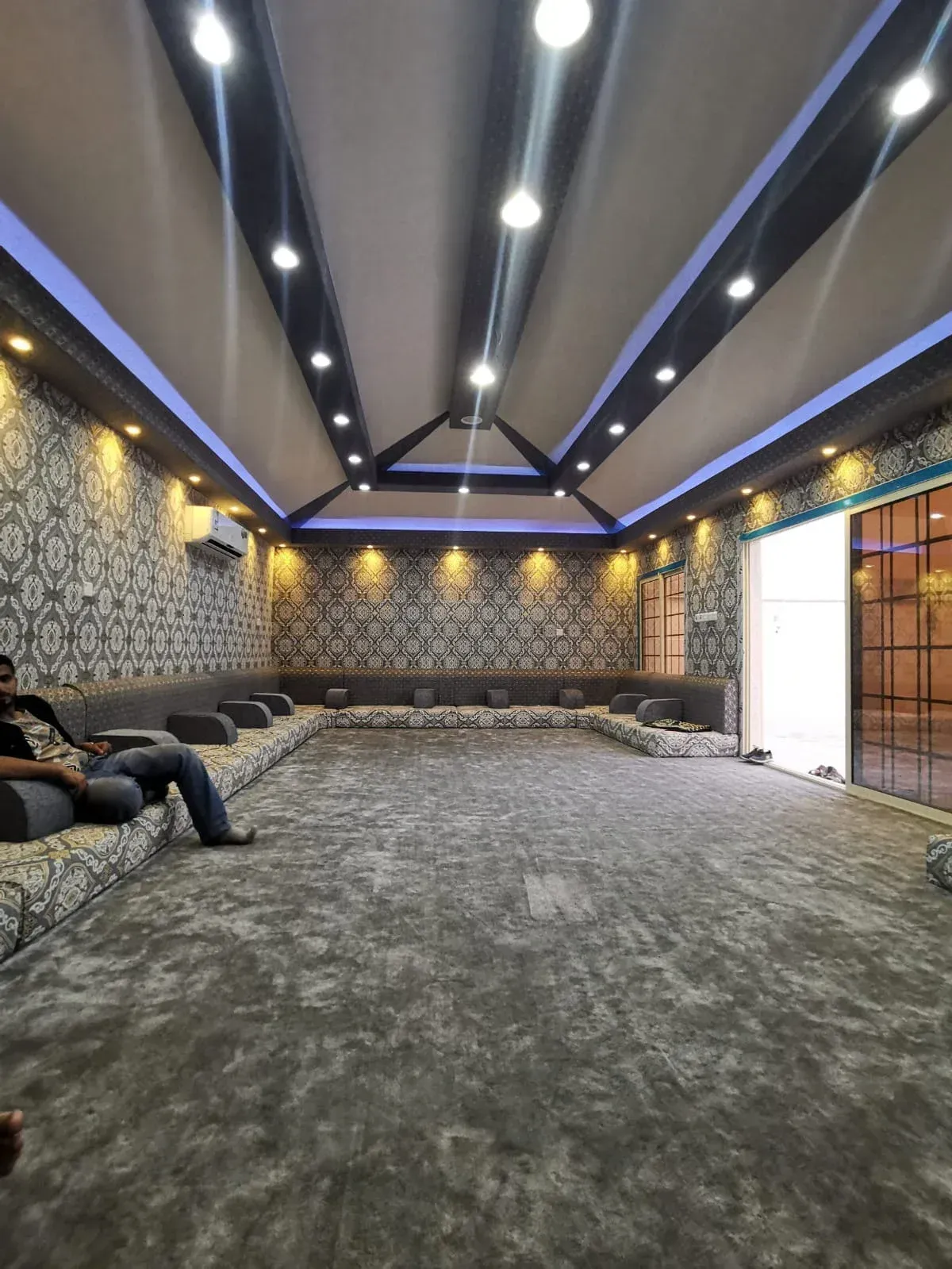 تصميم داخلي فاخر لمجلس بيت شعر