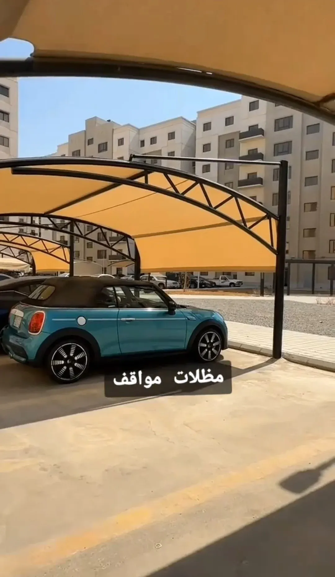 مظلة كابولي مزدوجة لموقف سيارات