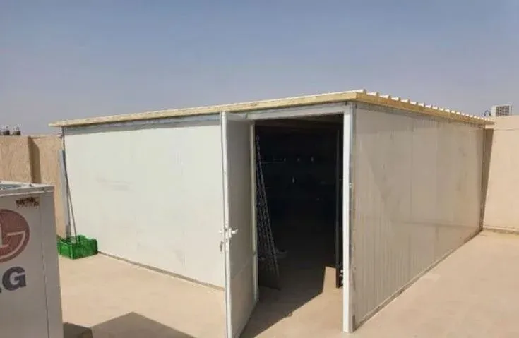 غرفة جاهزة على سطح المنزل