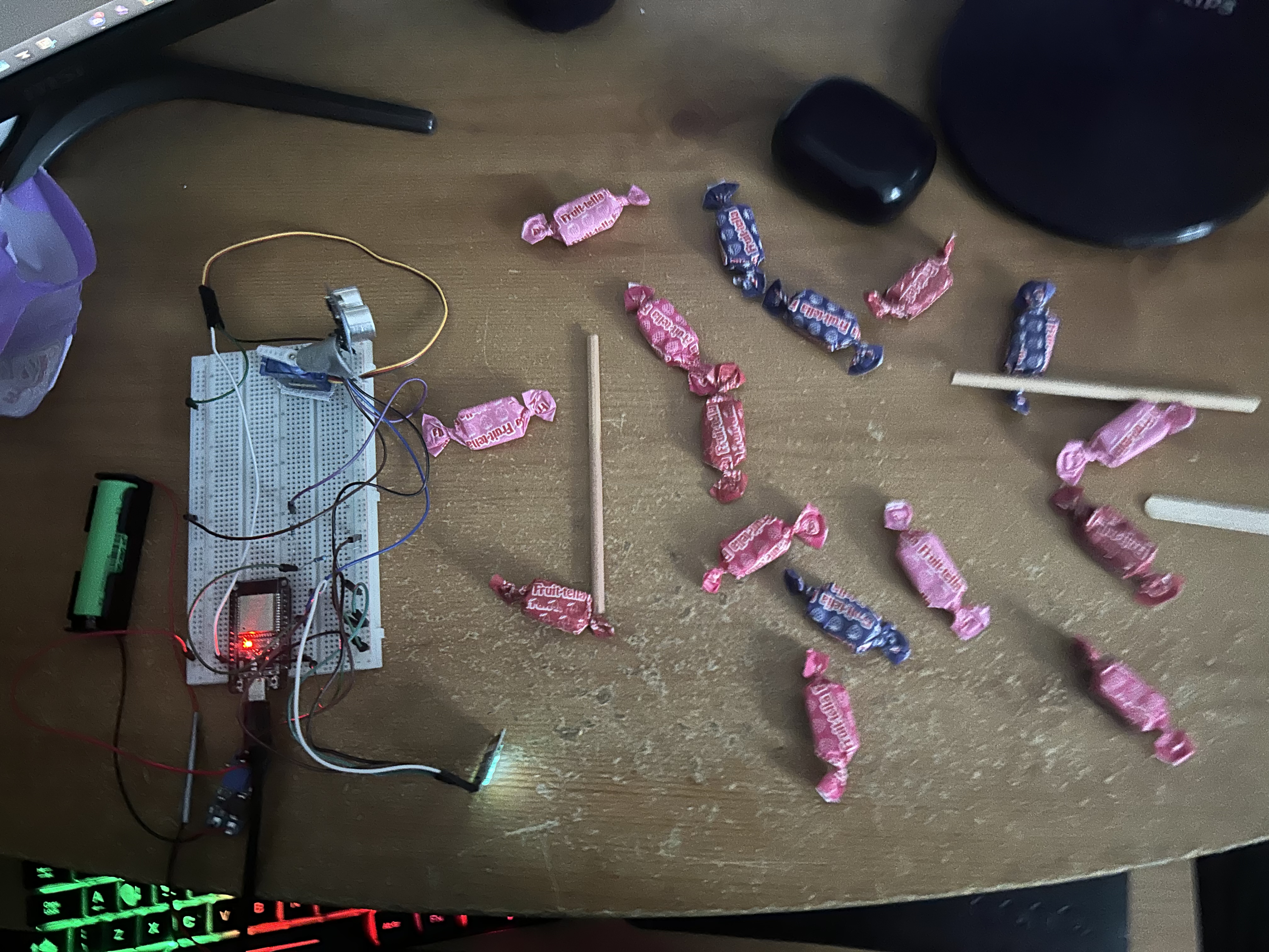 Actual ESP32 radar scanner breadboard assembly with HC-SR04 ultrasonic sensor, SG90 servo, ESP32 and wiring