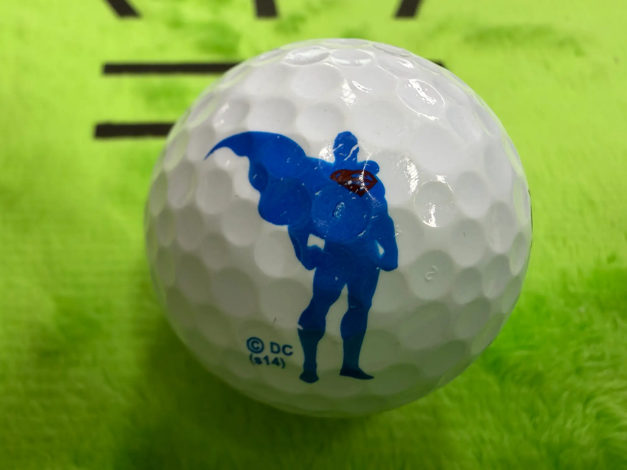 DC 슈퍼맨 캐릭터가 새겨진 스릭슨 골프공