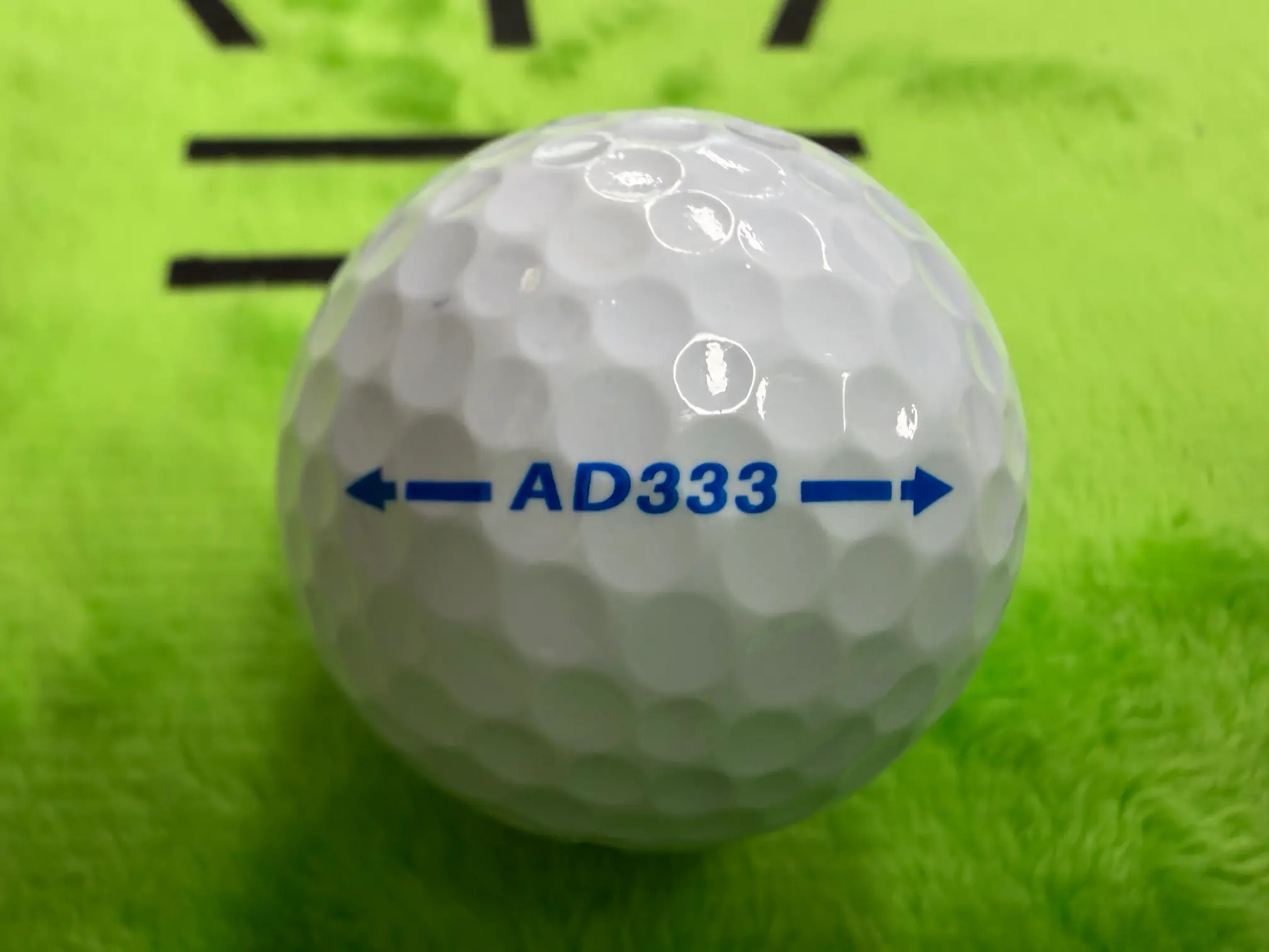 스릭슨 AD333 골프공 퍼팅라인과 독특한 접합부