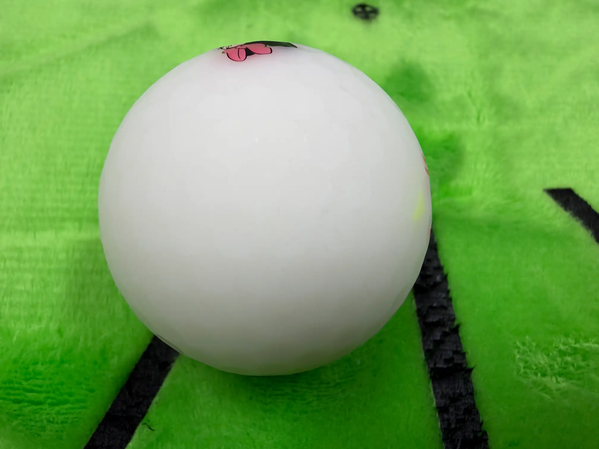 볼빅 비비드 무광 골프공 딤플 패턴 및 접합부 상세