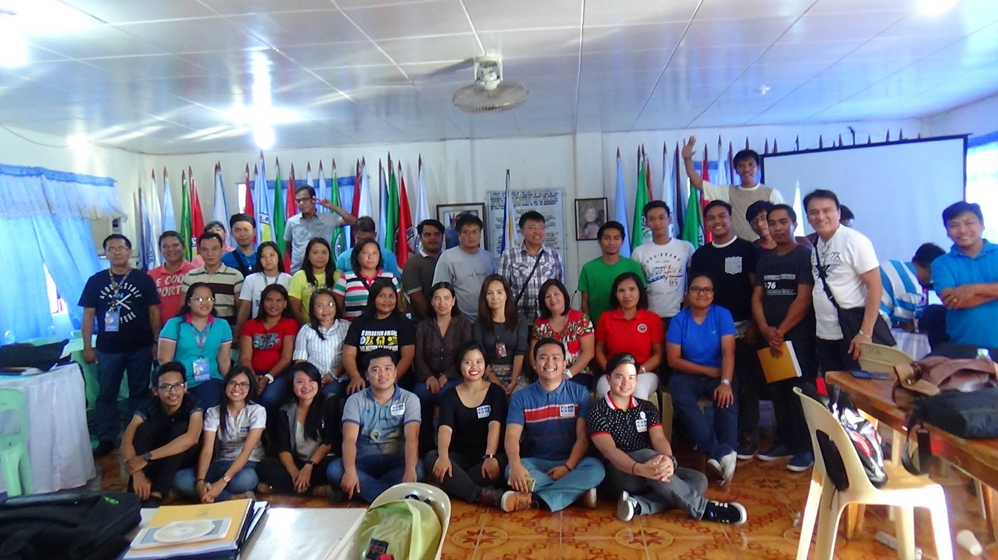 LGU Ilocos Norte with the “dream team.” We’re the ones sitting on the floor