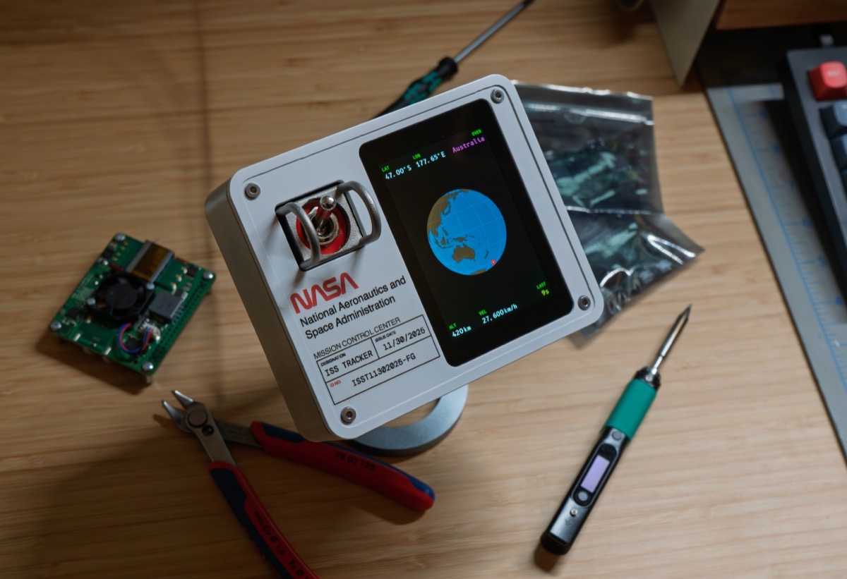 The ISS Tracker running in its case, showing the globe over Australia with latitude, longitude, altitude, and speed readouts
