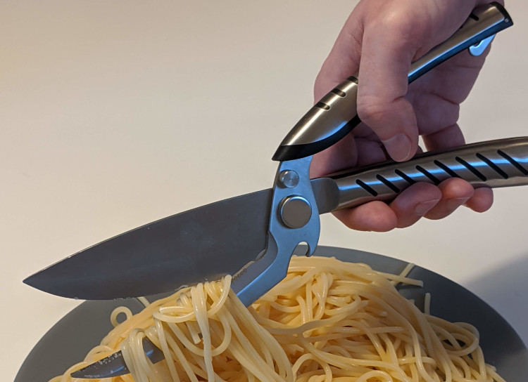 spaghetti cutter