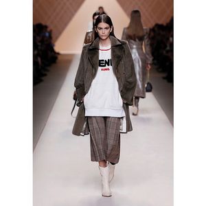 Fashion TV-BfgXs0mA6ve-0