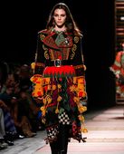 Fashion TV-BfknKoJAgPg-2