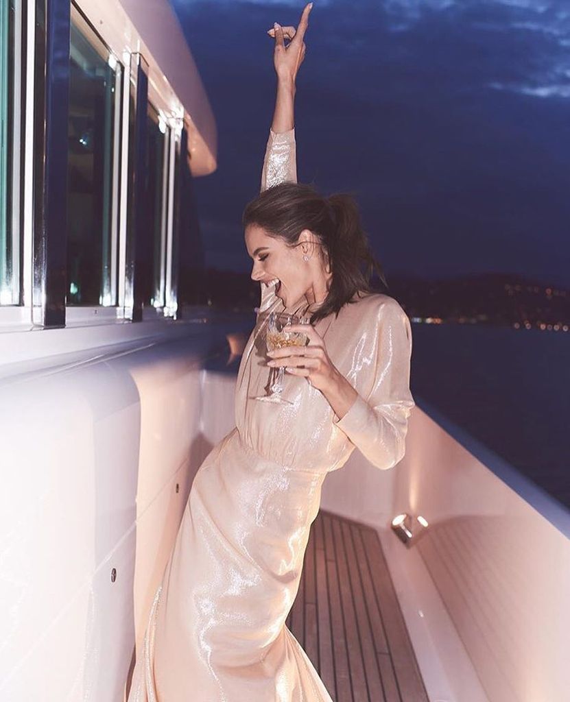 Fashion TV-BjMoedQA4Ym-0