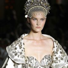 Fashion TV-Bk0nFMtgI1w-2