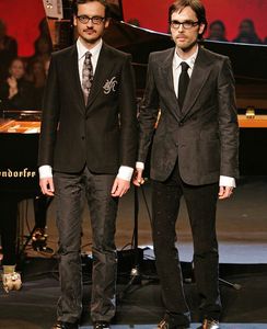 Fashion TV-Bk4qSzCg3ge-2