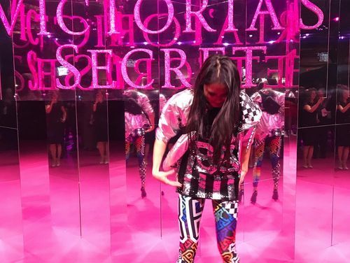 Fashion TV-Bp7sOysAJvt-1