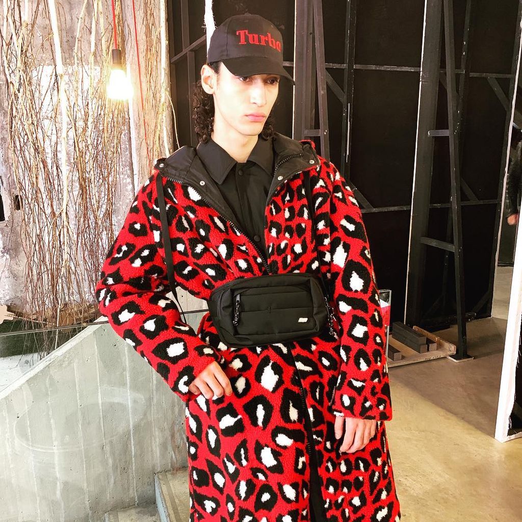 Fashion TV-Bsks1f4AtM7-0