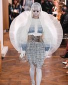 Fashion TV-BtBDxb6AZ6Y-2