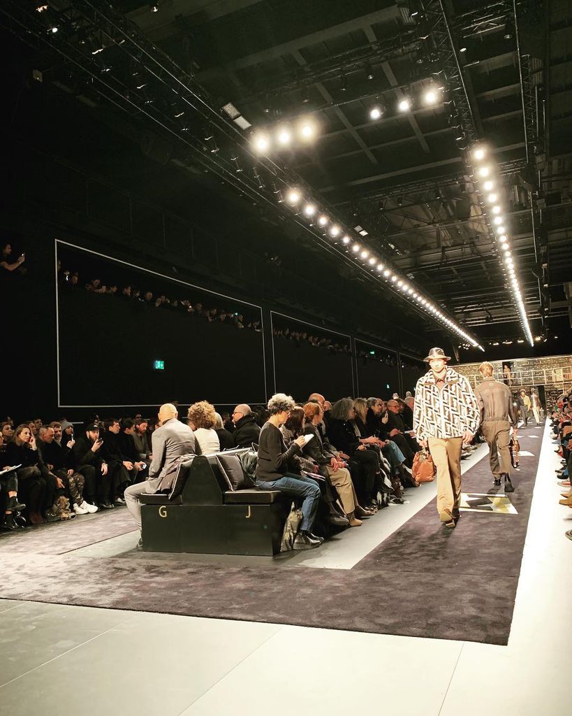 Fashion TV-BssQxx1AEaU-0