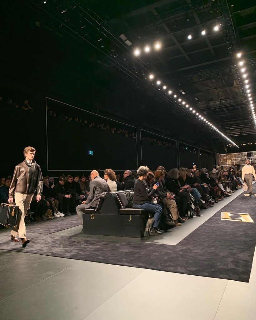 Fashion TV-Bsnn0GcAXop-0