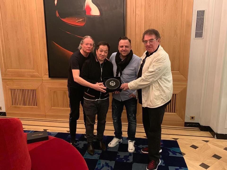 Fashion TV-Bvk5zpYgTRw-0