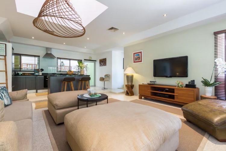 Baan Jasmine pool and garden