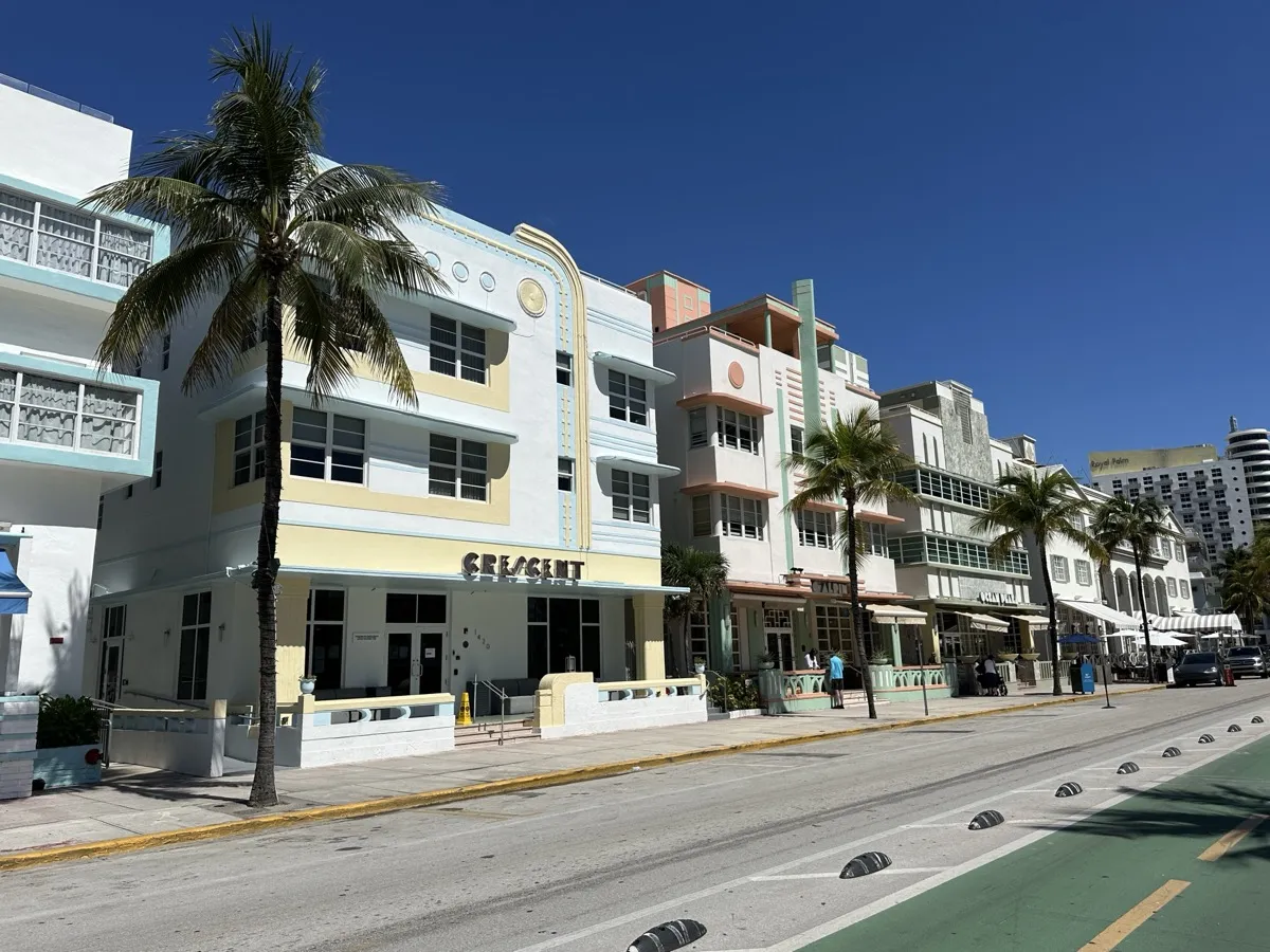 Hotel Art Deco su Ocean Drive a South Beach Miami - architettura storica e immobili di lusso