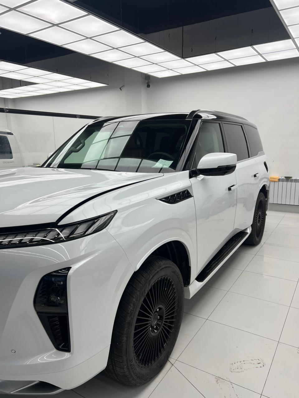 Infiniti QX80 2026 на кованых дисках FORZA