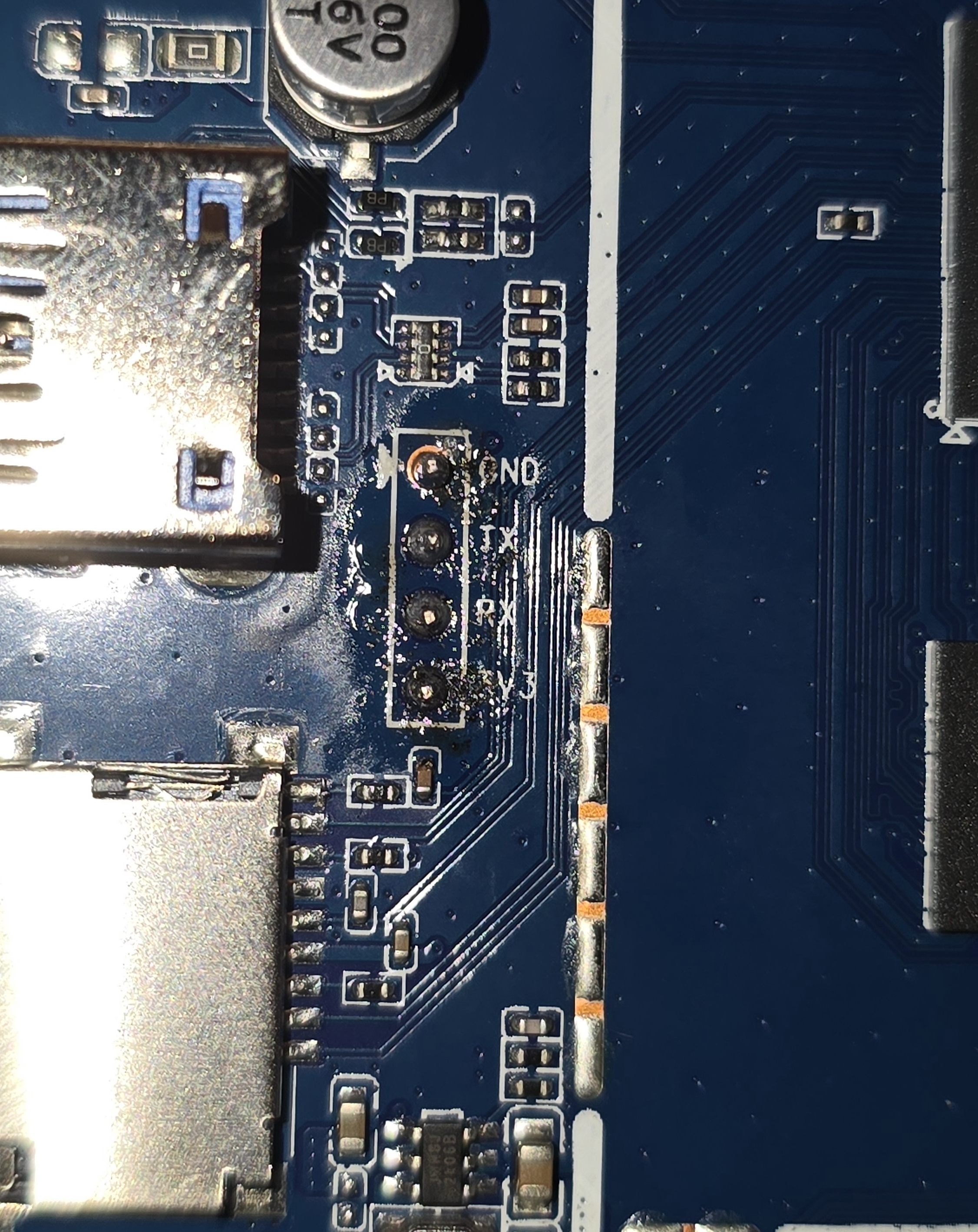 Pads UART com solda