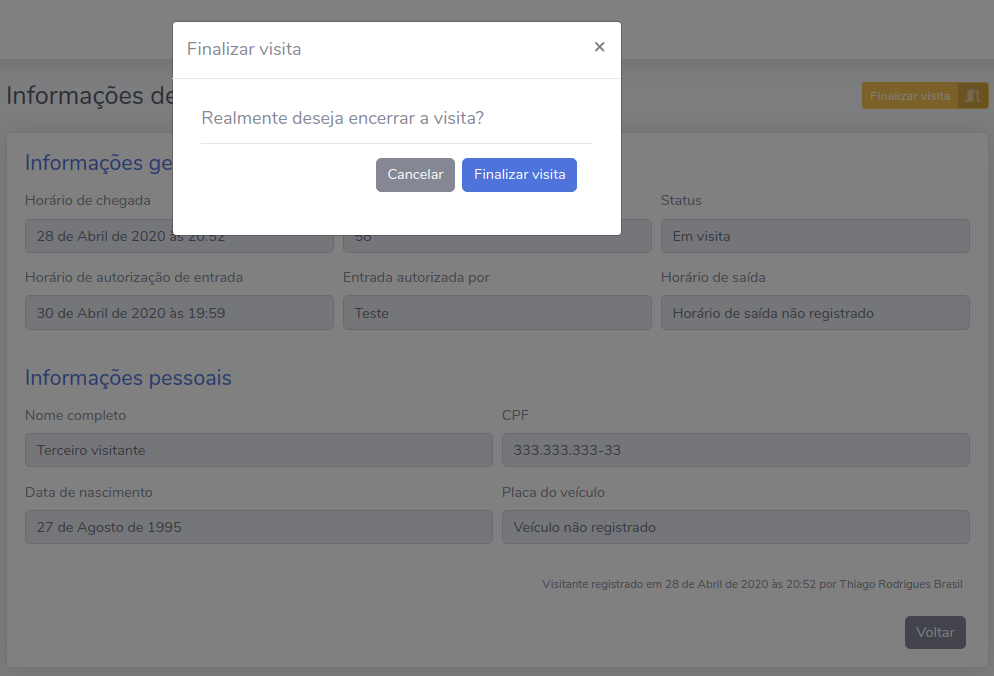 Tela de informações de visitante ao fundo com alerta exibindo a confirmação de que o usuário realmente deseja encerrar a visita