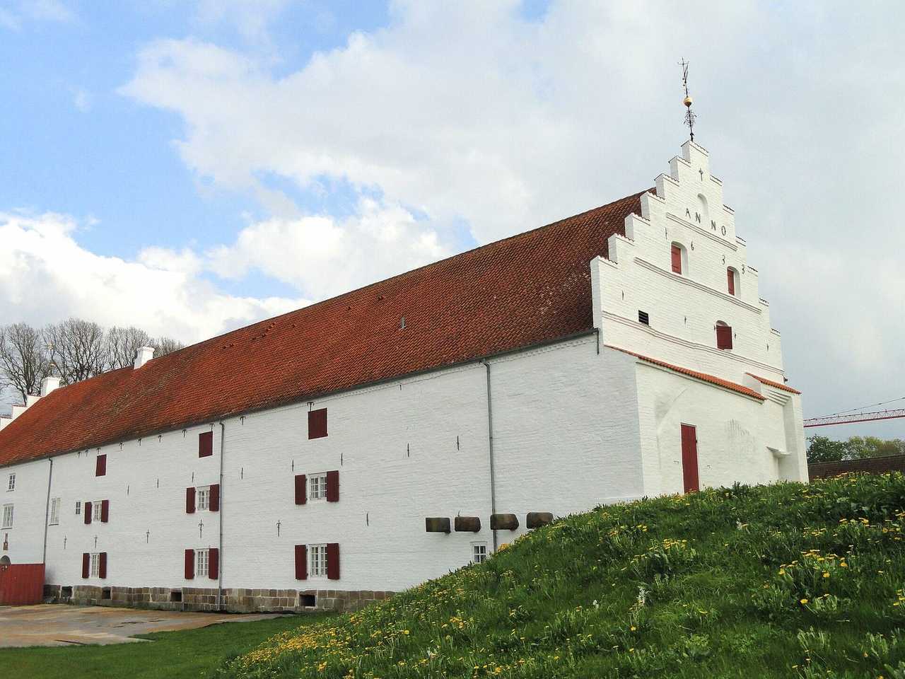 Aalborghus Slot stepped gable (ANNO 1633), day, blue sky