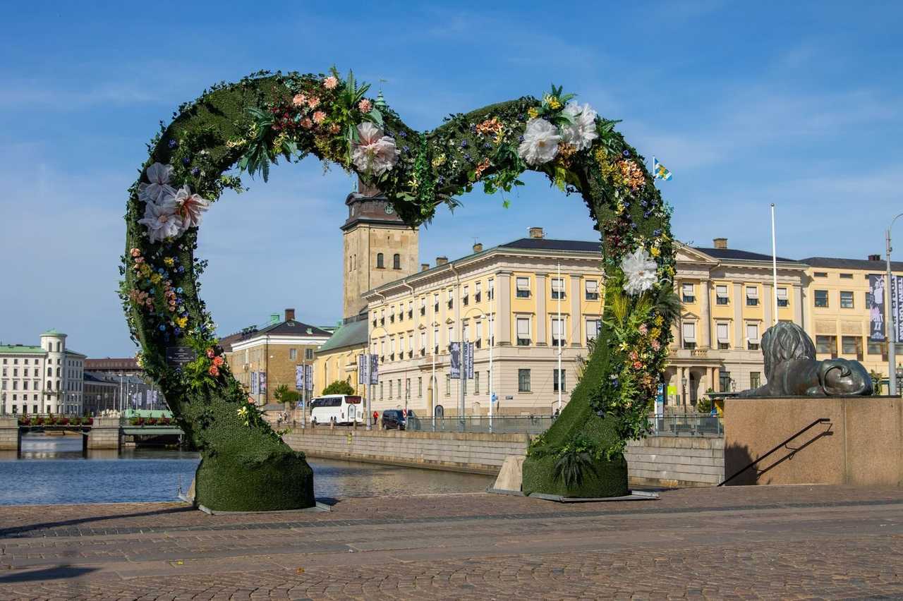 Gustav Adolfs torg floral heart with Christinae Church tower, Gothenburg, day, blue sky