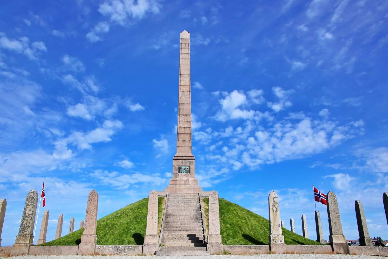 Haraldshaugen monument, Haugesund, day, blue sky