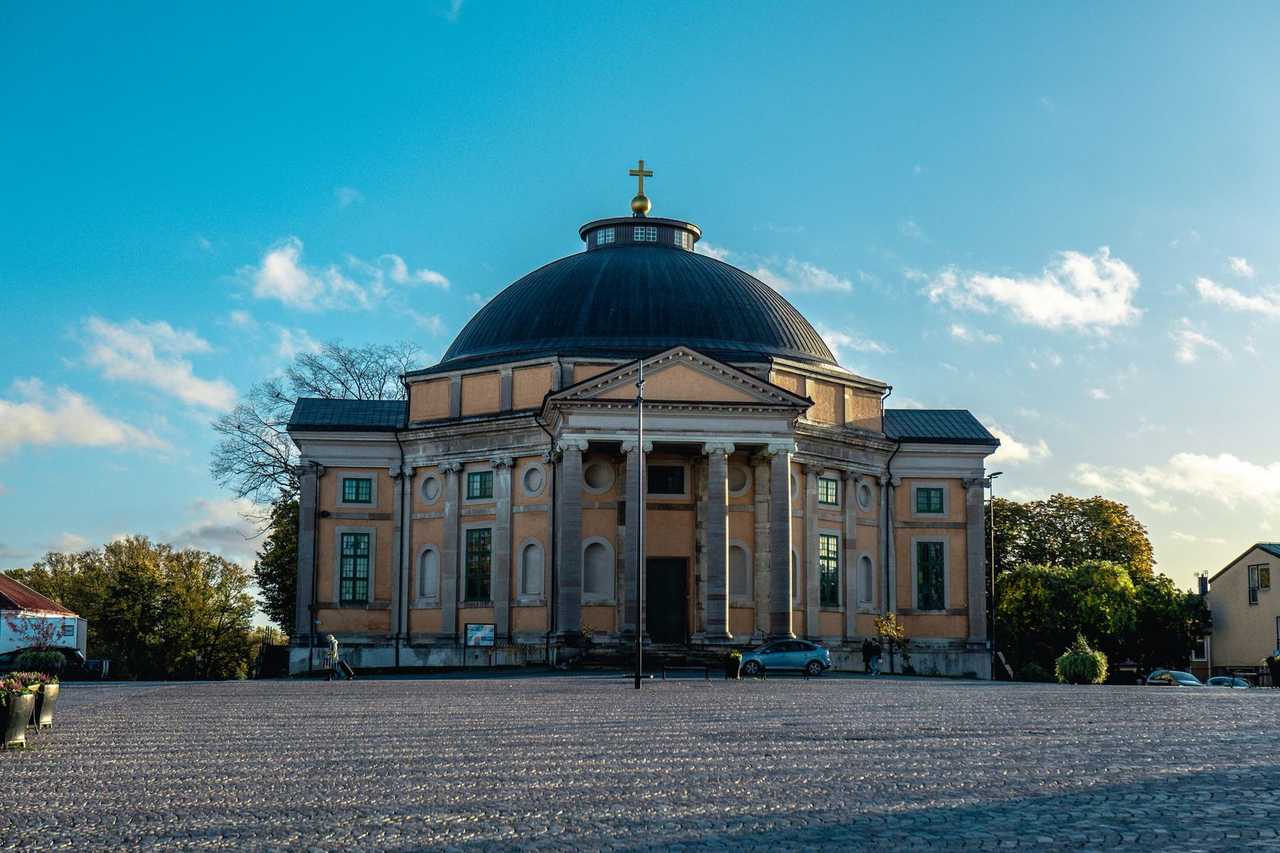 Fredrikskyrkan on Stortorget, Karlskrona, day, blue sky