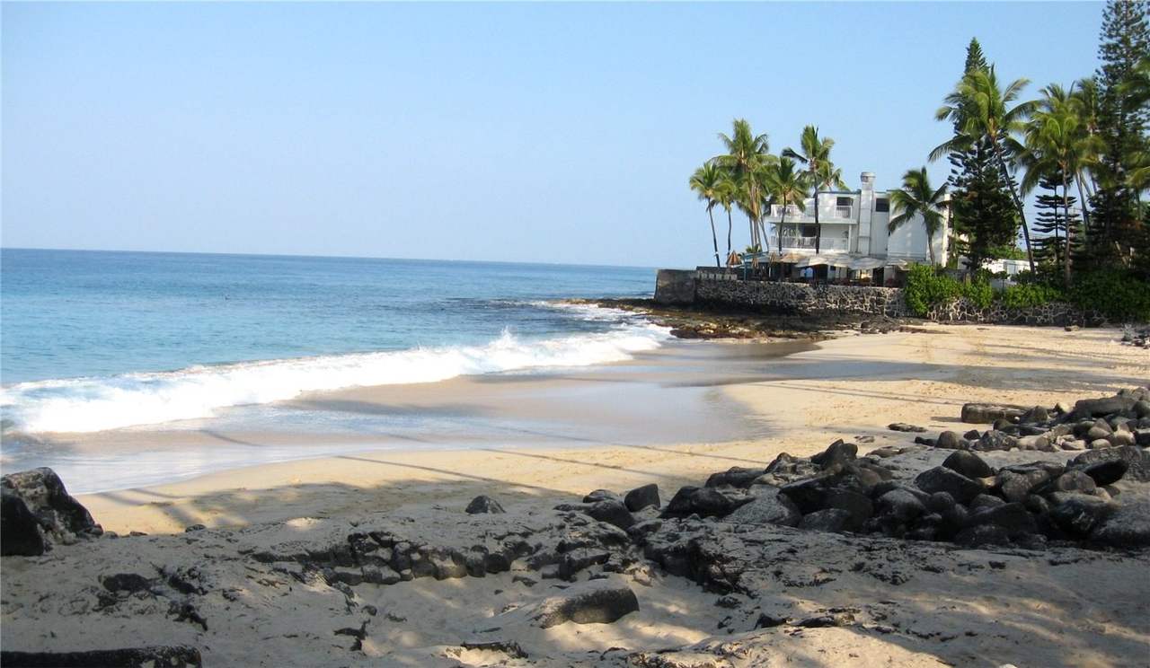 Kailua-Kona / Magic Sands (La'aloa) beach, volcanic rock, day, blue sky