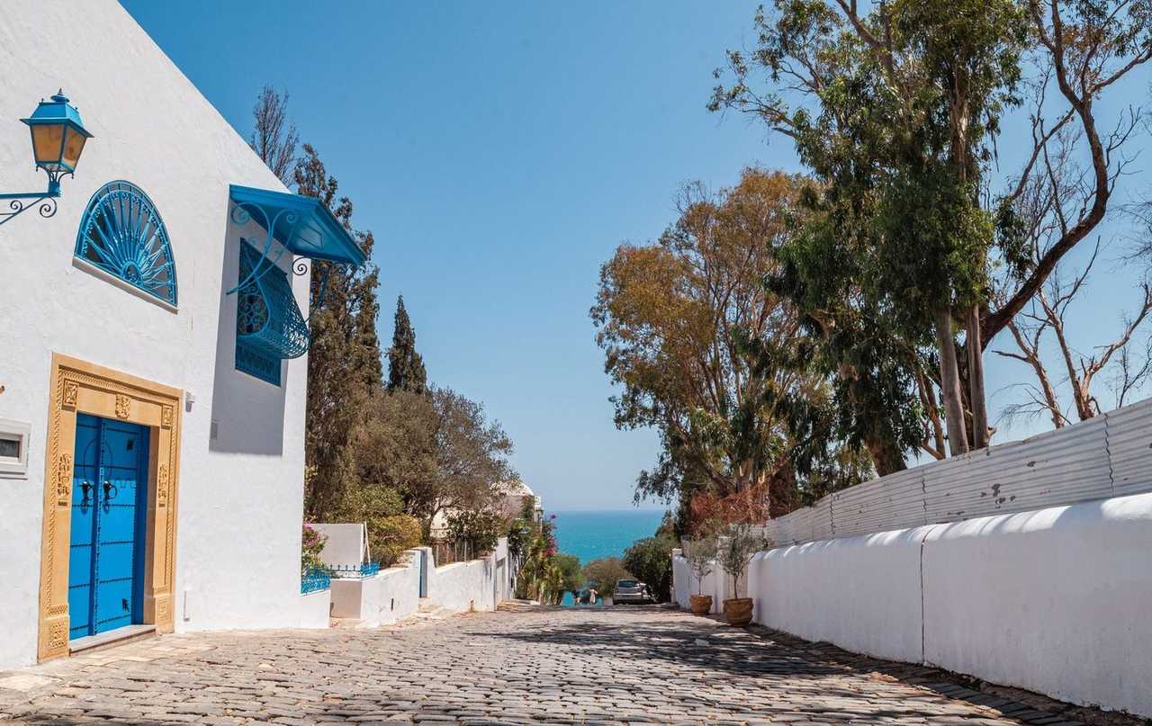 Sidi Bou Said / Carthage whitewashed street to Mediterranean (La Goulette port), day, blue sky