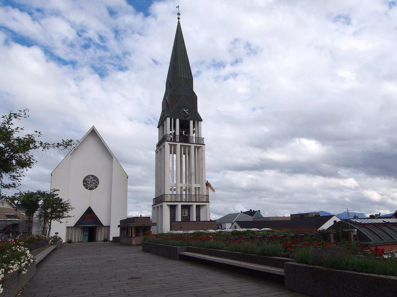 Same Molde Cathedral as ports/molde