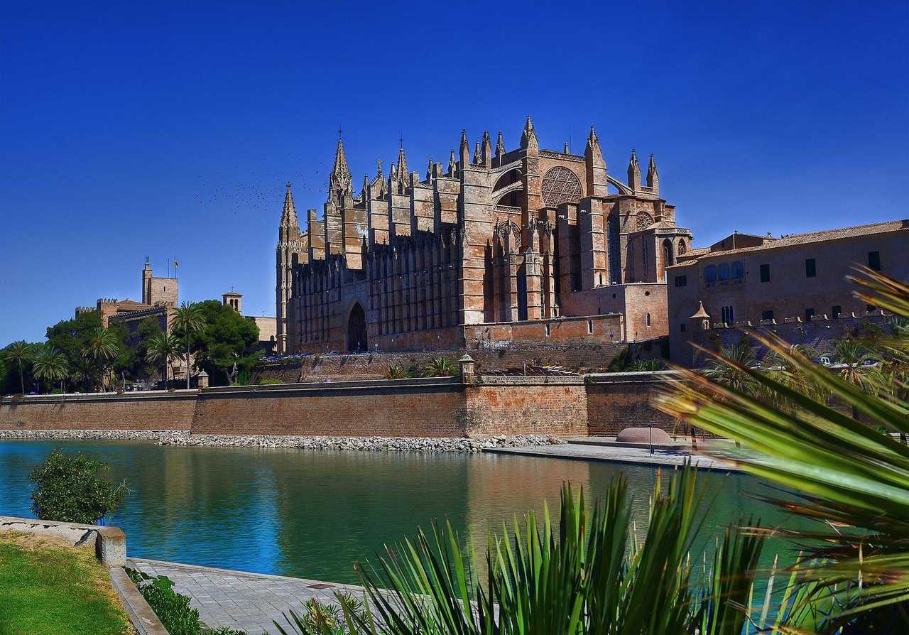 Palma La Seu cathedral, day, blue sky