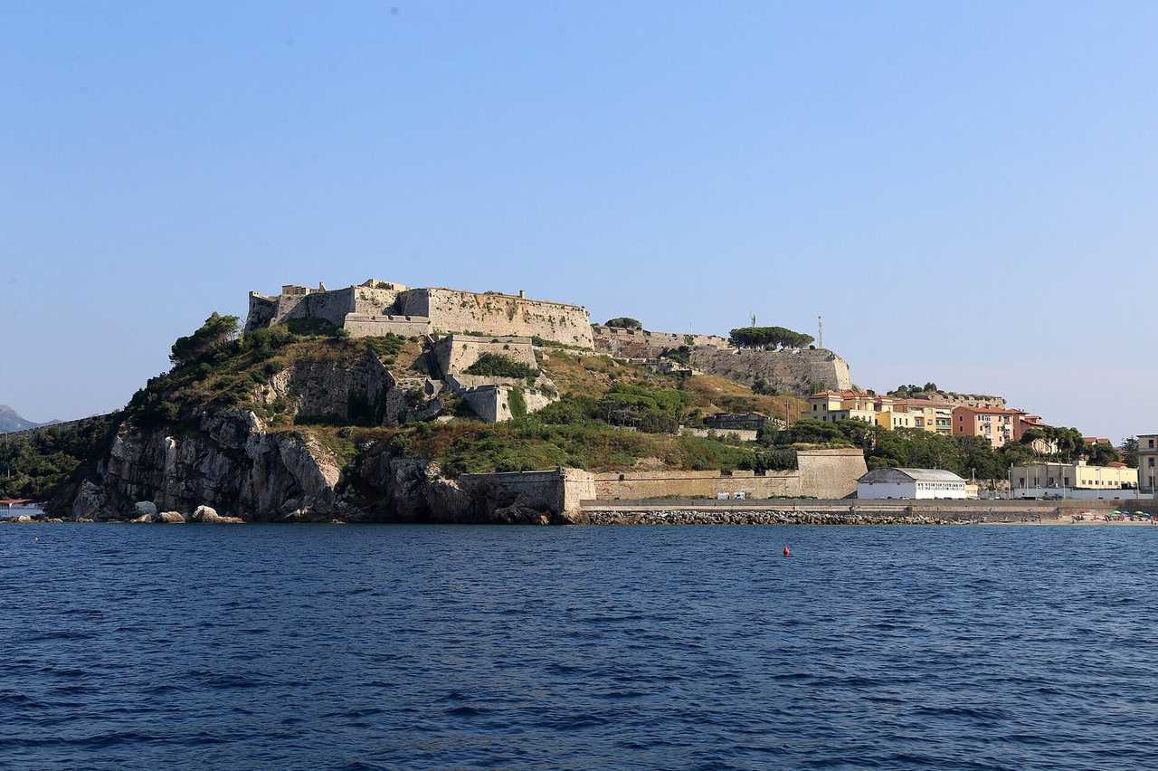 Same Forte Falcone as ports/portoferraio