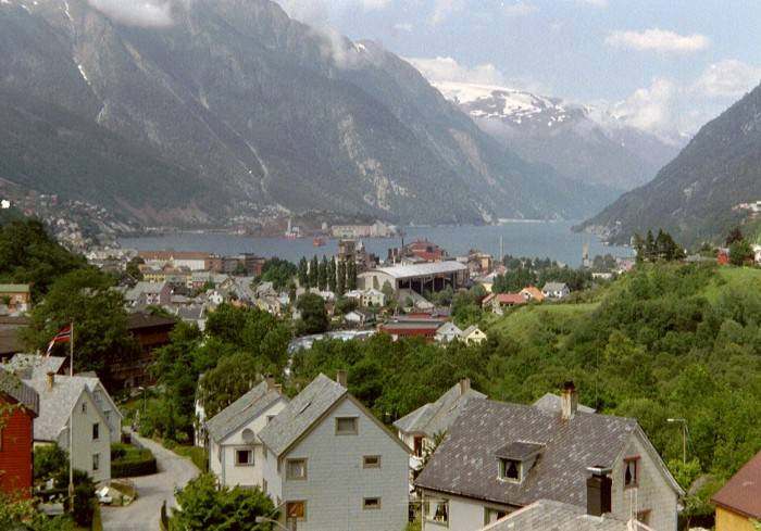 Hardangerfjord walls and Folgefonna ice views near Rosendal