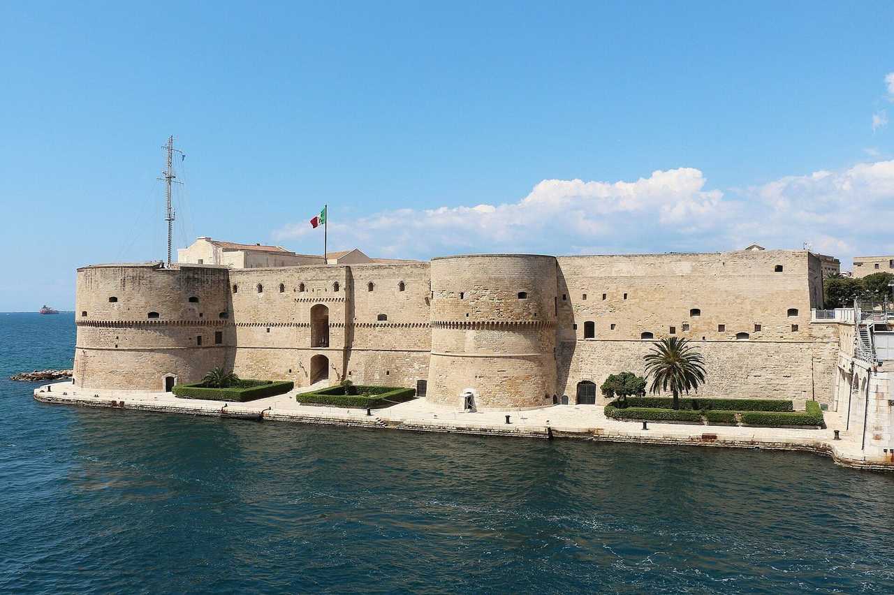 Castello Aragonese, Taranto, day, blue sky