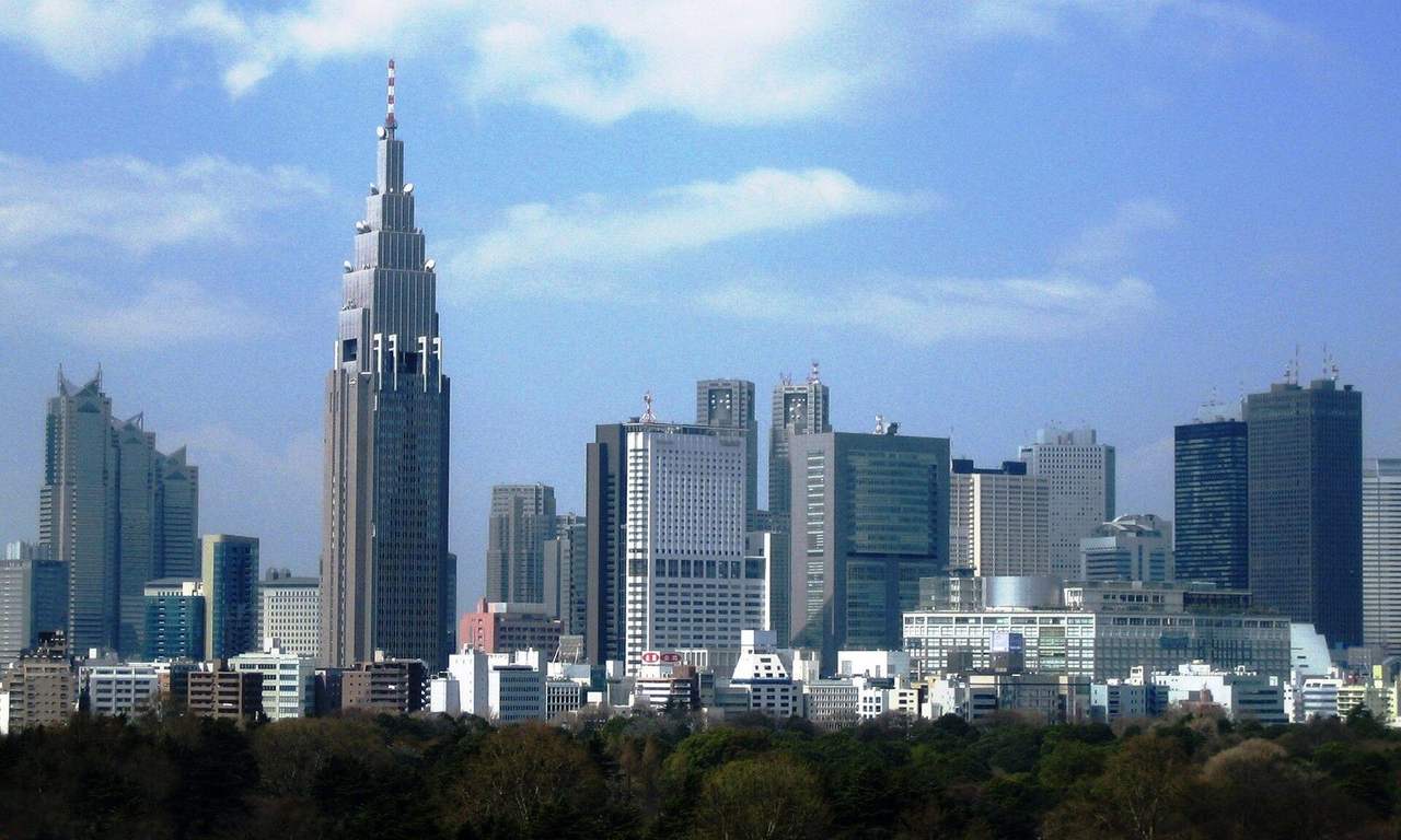 Shinjuku skyline (Docomo Yoyogi / Tocho), day, blue sky