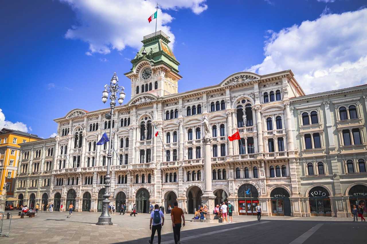 Palazzo del Municipio, Piazza Unita d'Italia, Trieste, day, blue sky