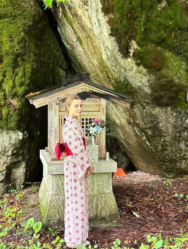 Marta Kessler in Japan