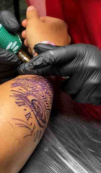 Tattoo artist working at Tattooland Canarias