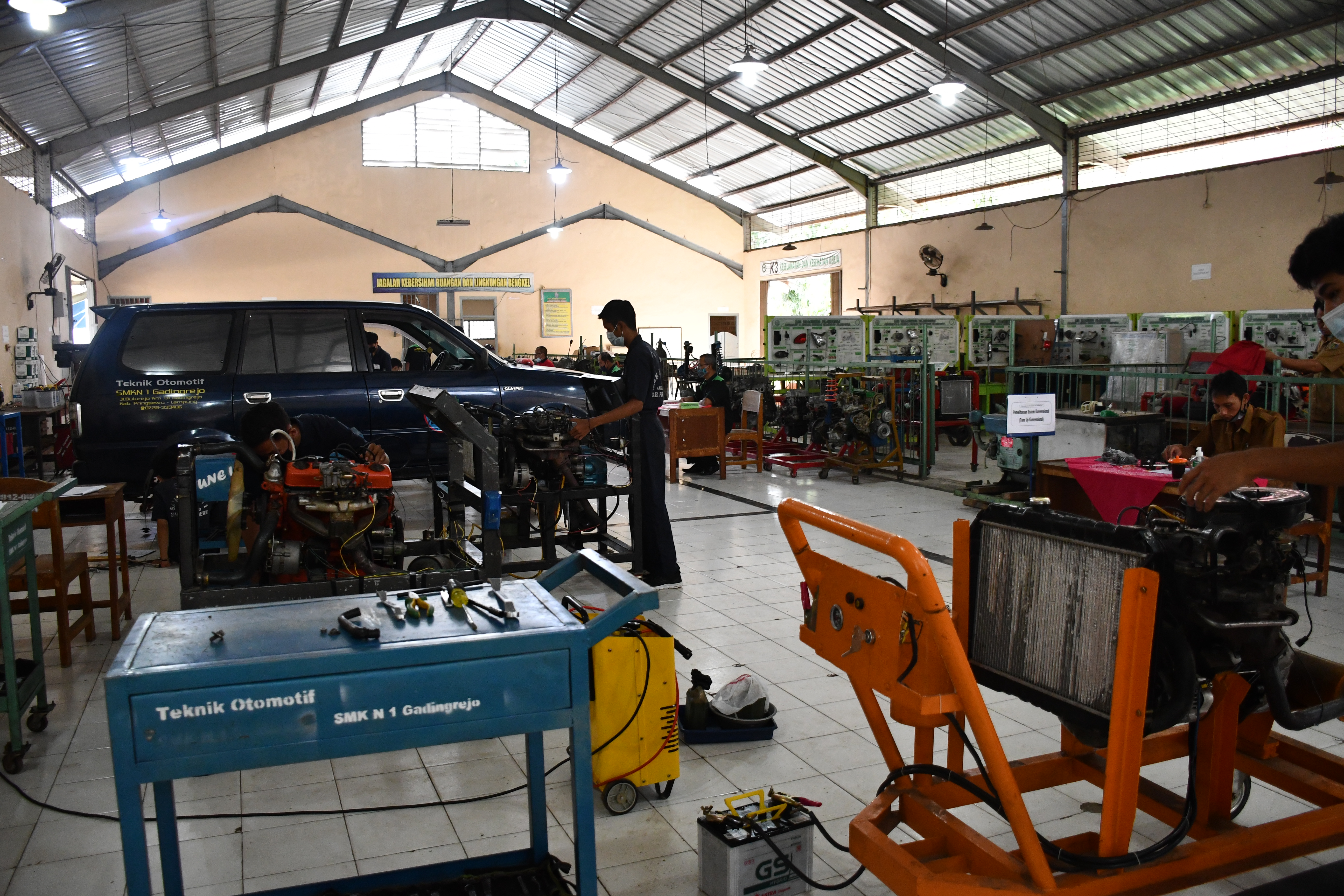 Bengkel Praktik Teknik Kendaraan Ringan (TKR)