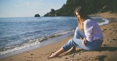 20-year-old_doesn_t_get_resort_job__dad_declines_to_budget_her_in_on_family_vaca.webp