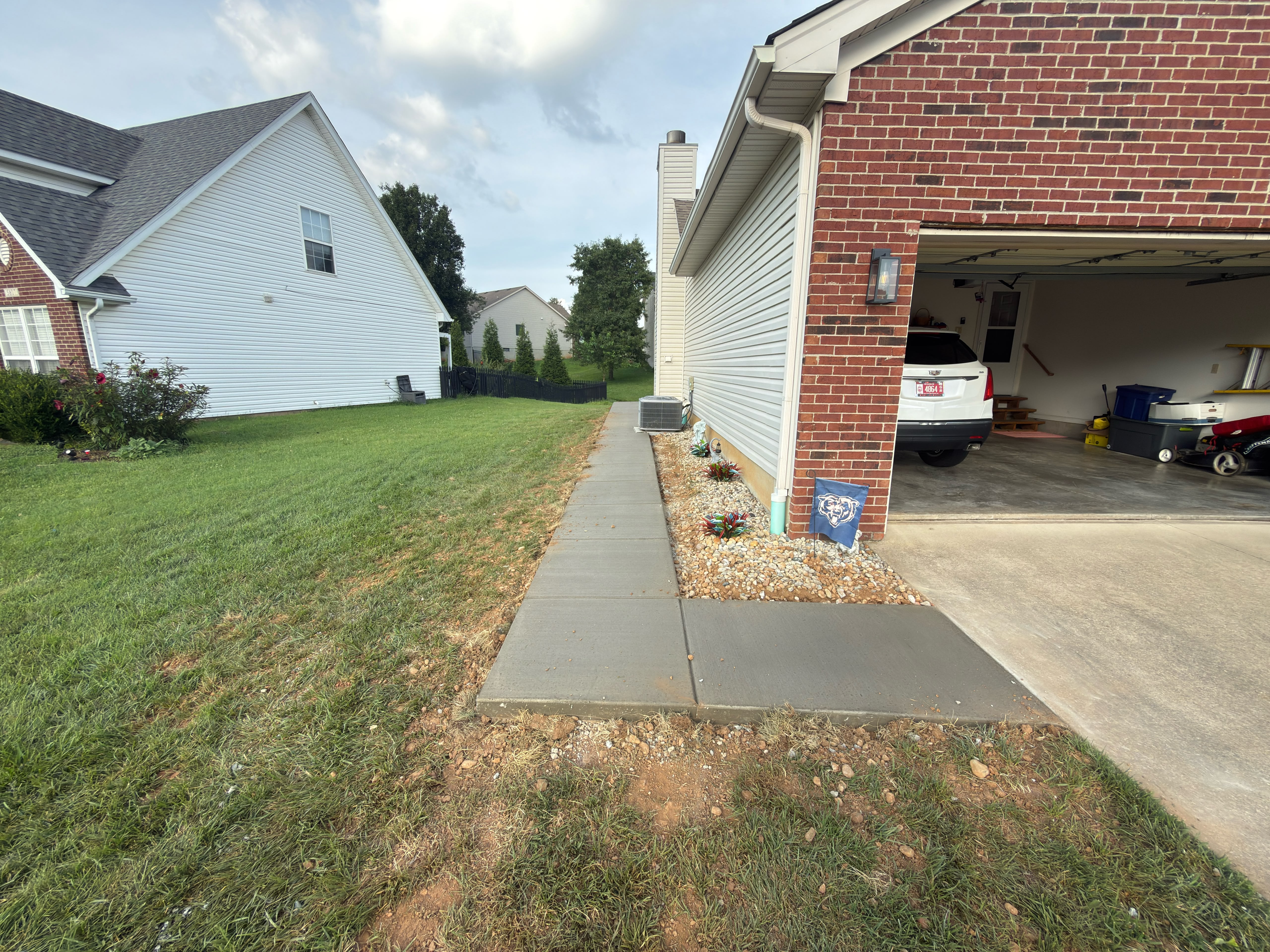 Walkway & driveway apron — MG Concrete LLC