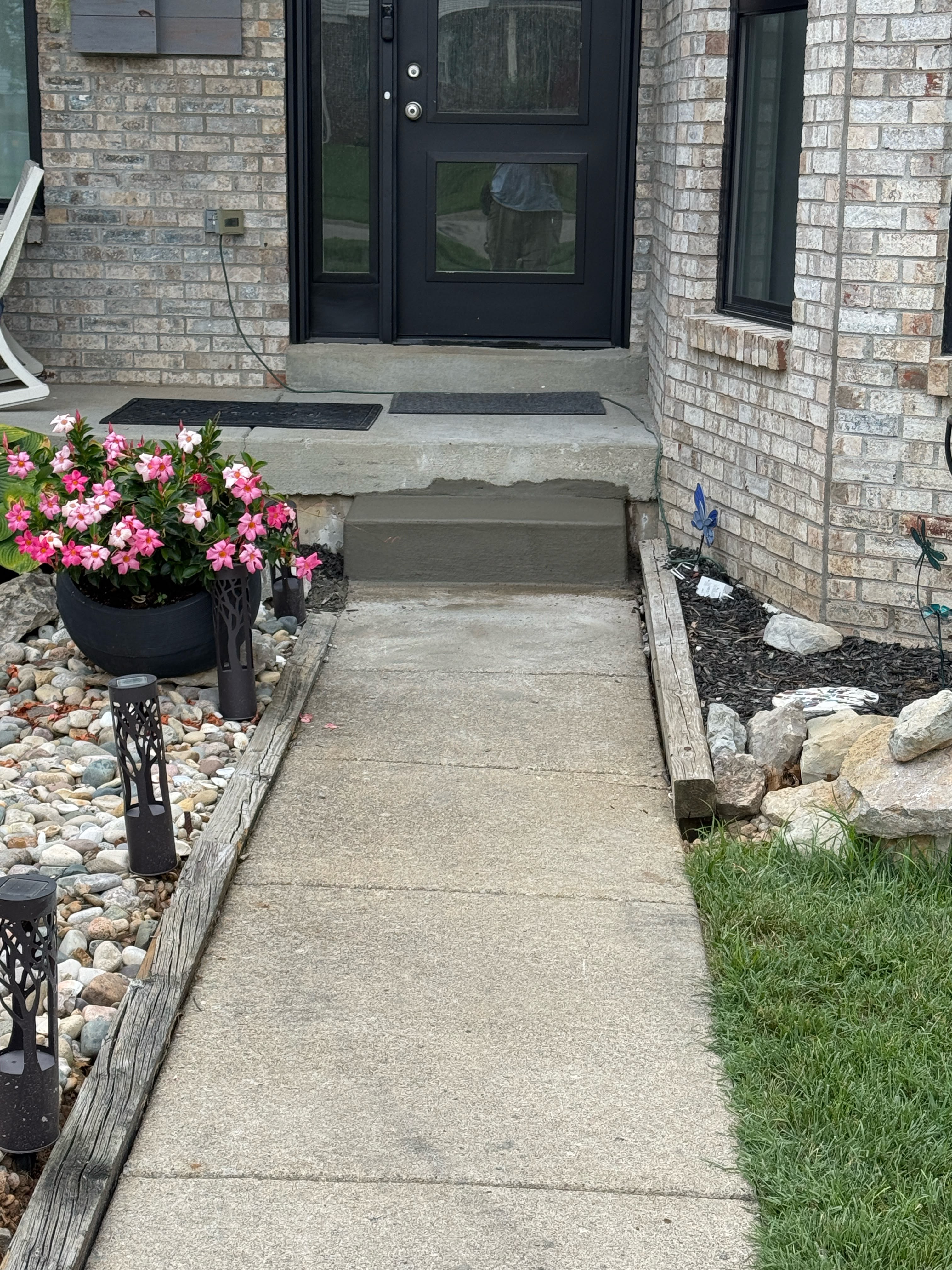 Front entry walkway — MG Concrete LLC