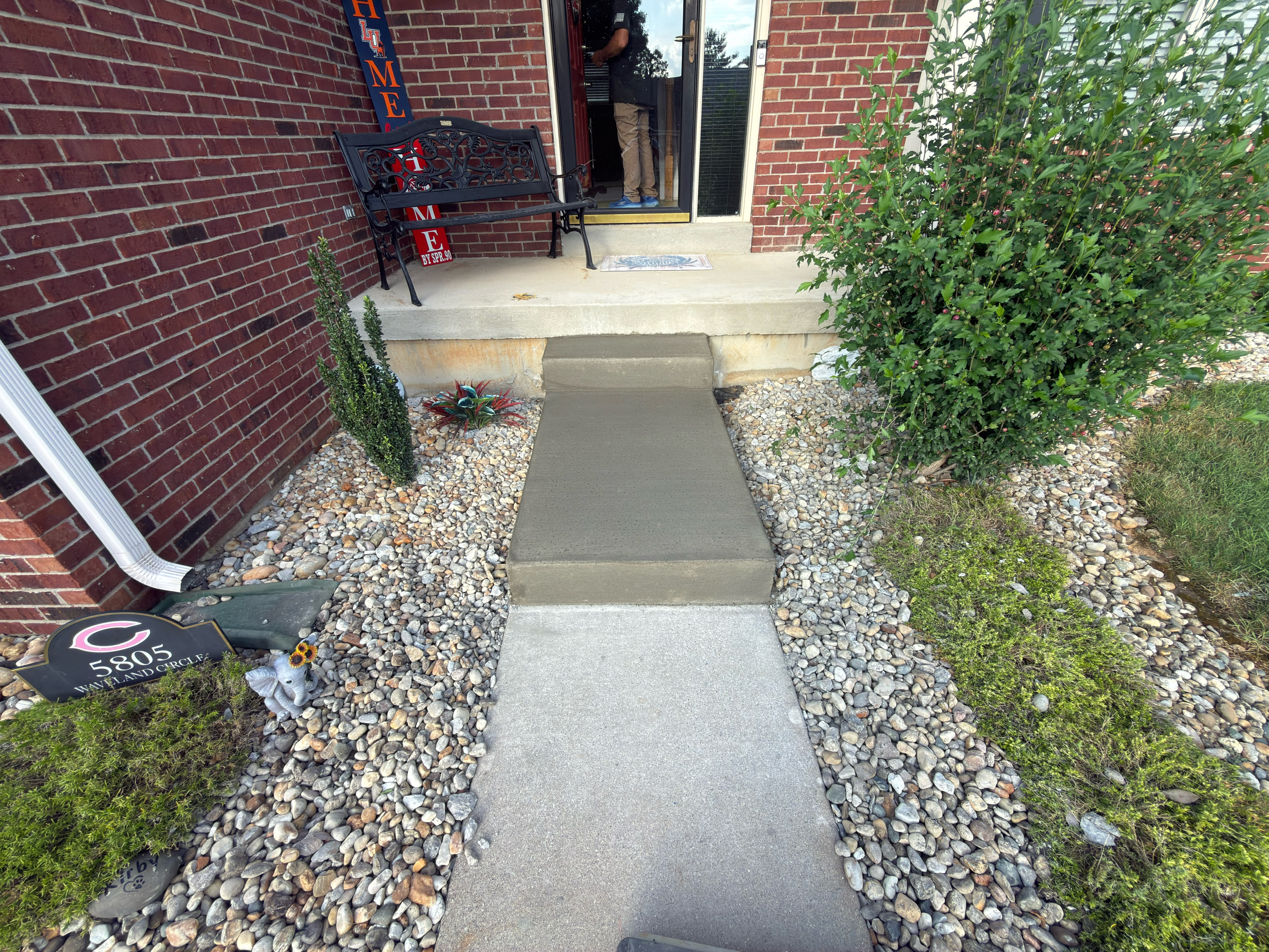 Front entry steps — MG Concrete LLC